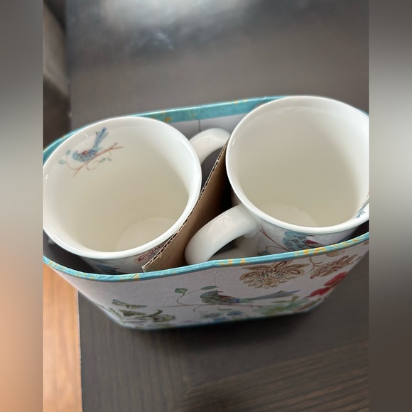 Lightahead Elegant Bone China Two Coffee Mugs Set in Decorative Box - Picture 10 of 12